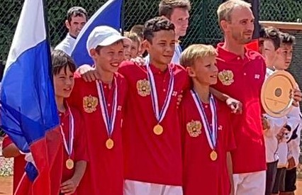 Золотые и серебряные награды юных теннисистов